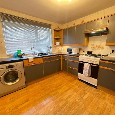 Spacious Bedroom In Beckton London Exterior photo