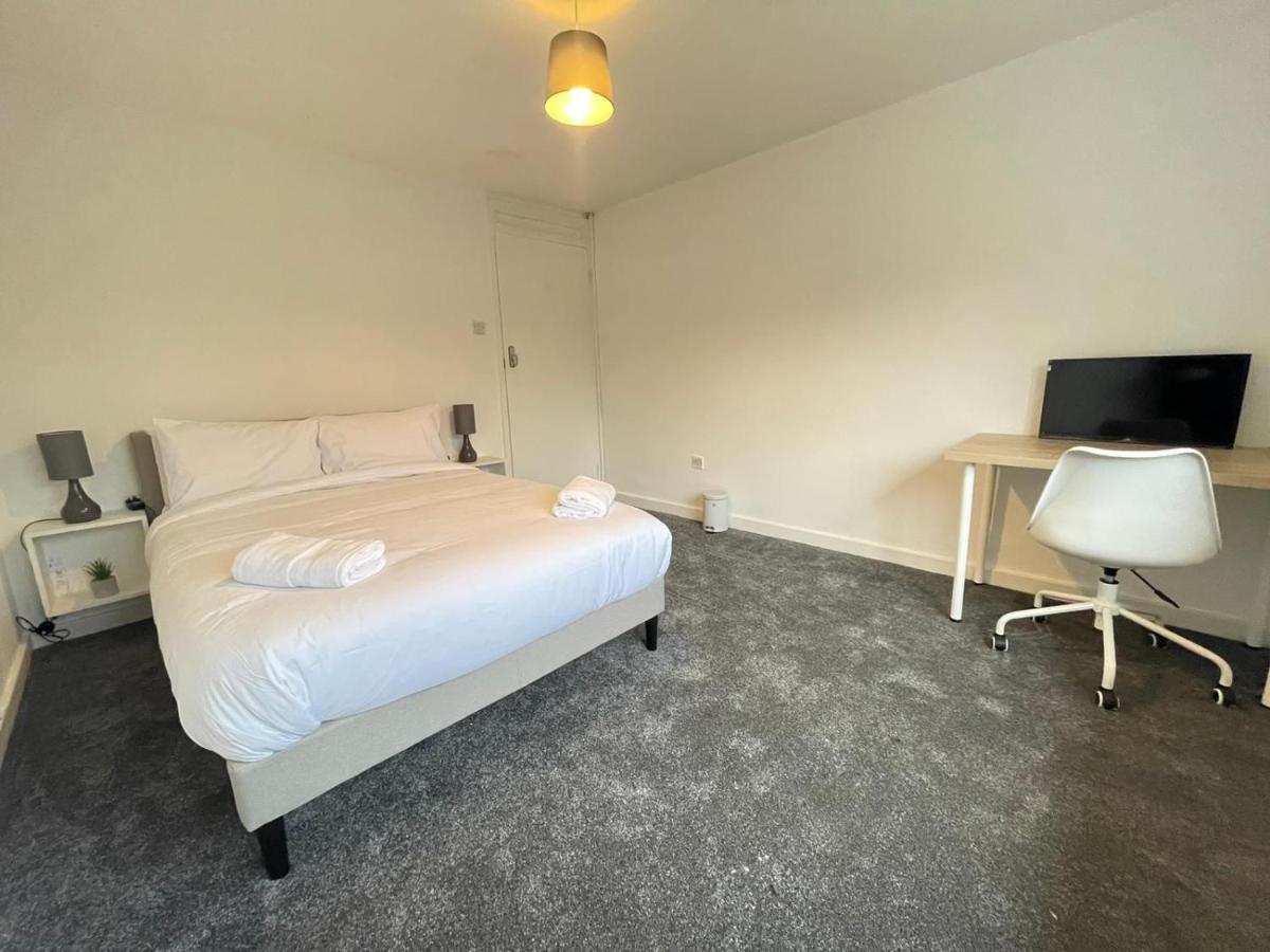Spacious Bedroom In Beckton London Exterior photo